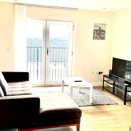Holiday Flat In Central Slough Near To London Heathrow And Windsor With Free Car Park Екстериор снимка