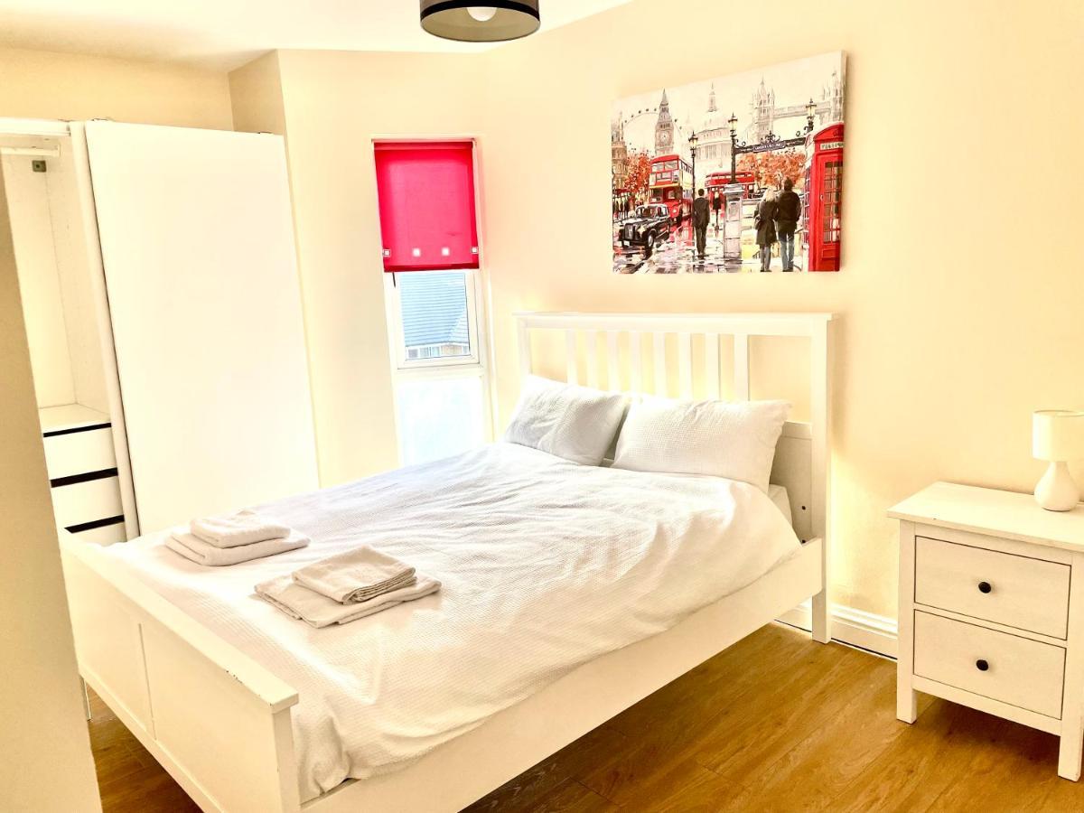 Holiday Flat In Central Slough Near To London Heathrow And Windsor With Free Car Park Екстериор снимка